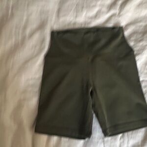 Aritzia Golden Bike Shorts size 6, 7 inch inseam